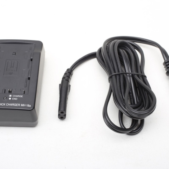 NIKON QUICK CHARGER MH-18A 100-240V